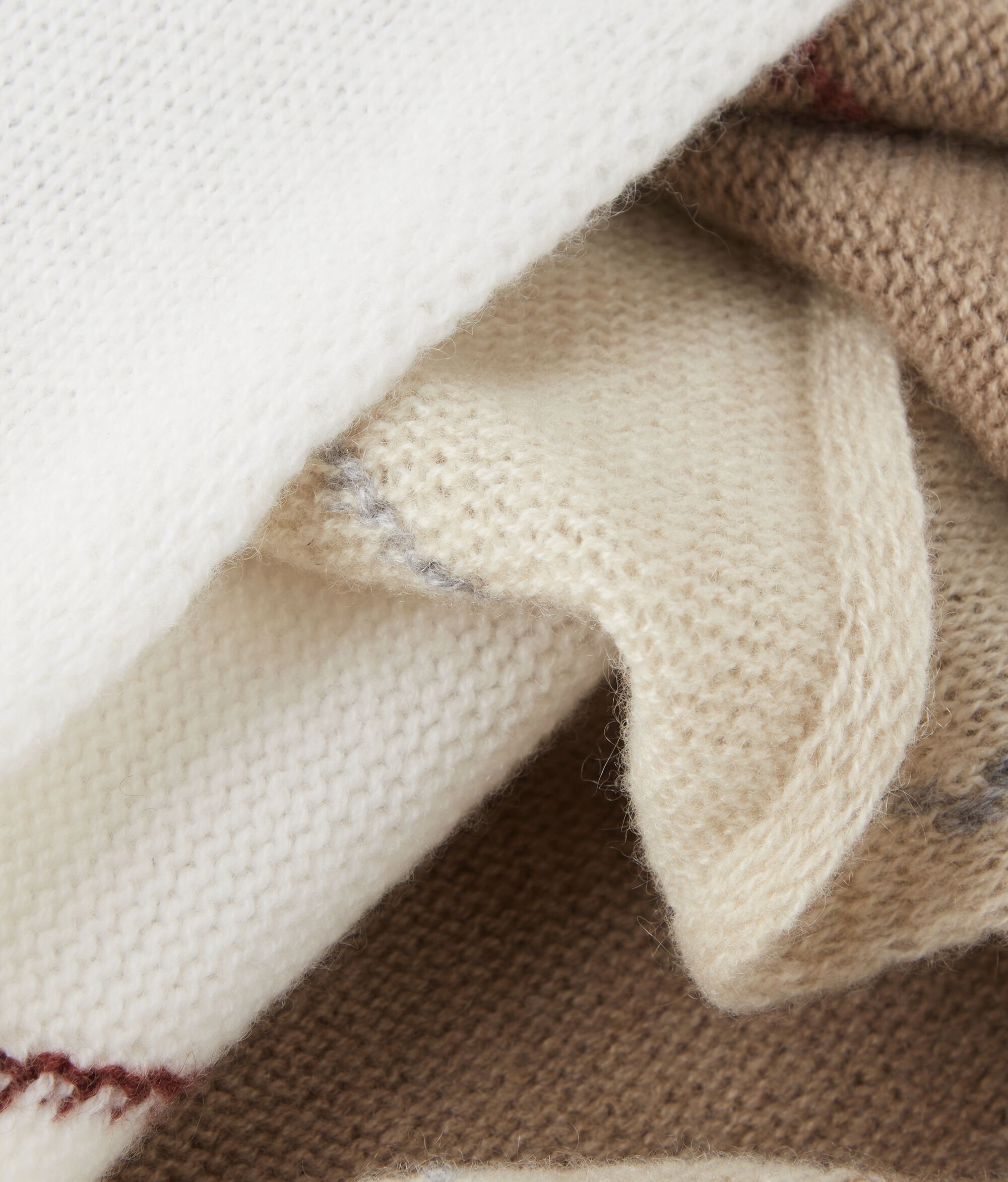 Εσάρπα από Ultrasoft Cashmere με σχέδιο με ρόμβους