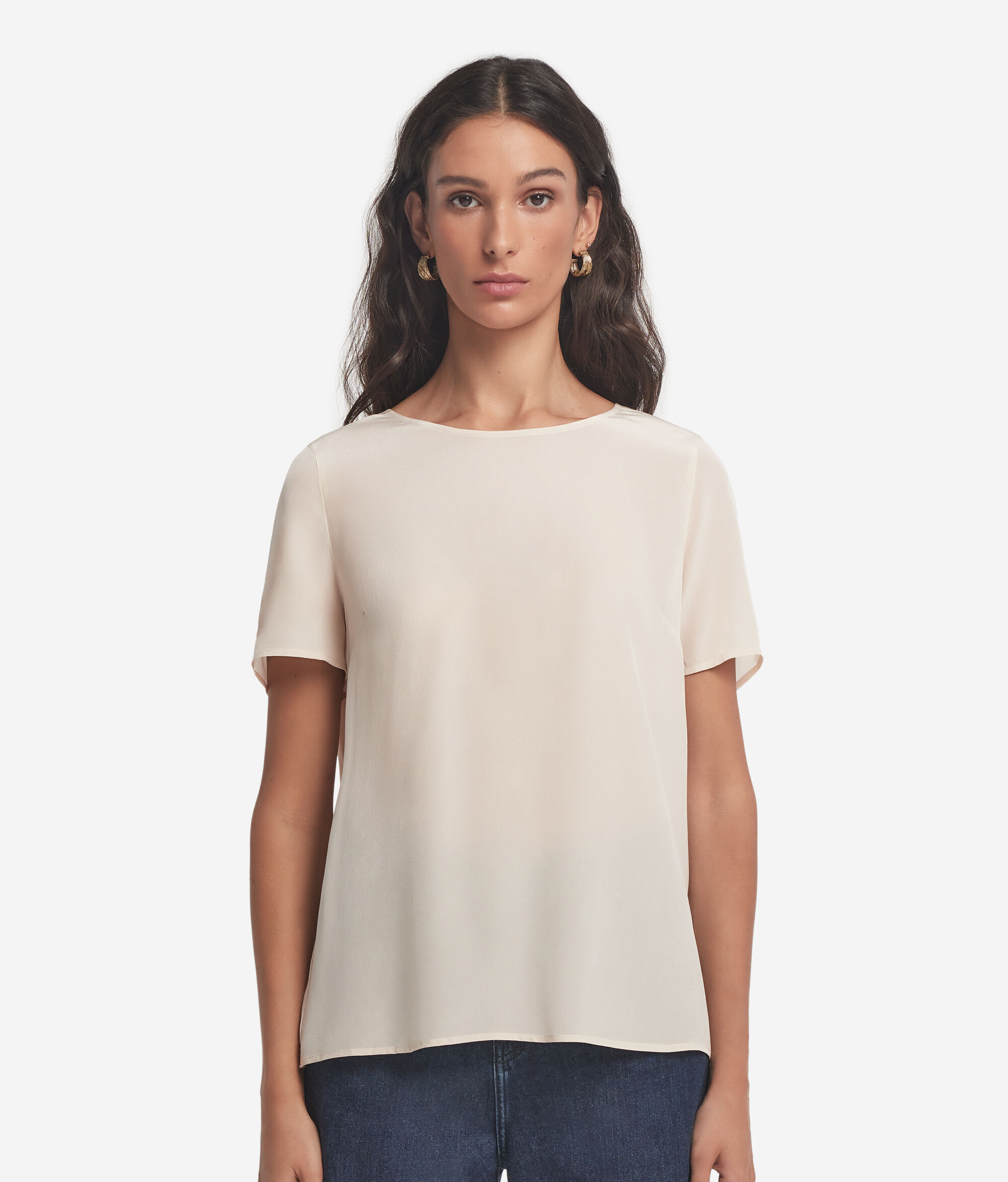 Tricou din mătase cu guler la baza gâtului