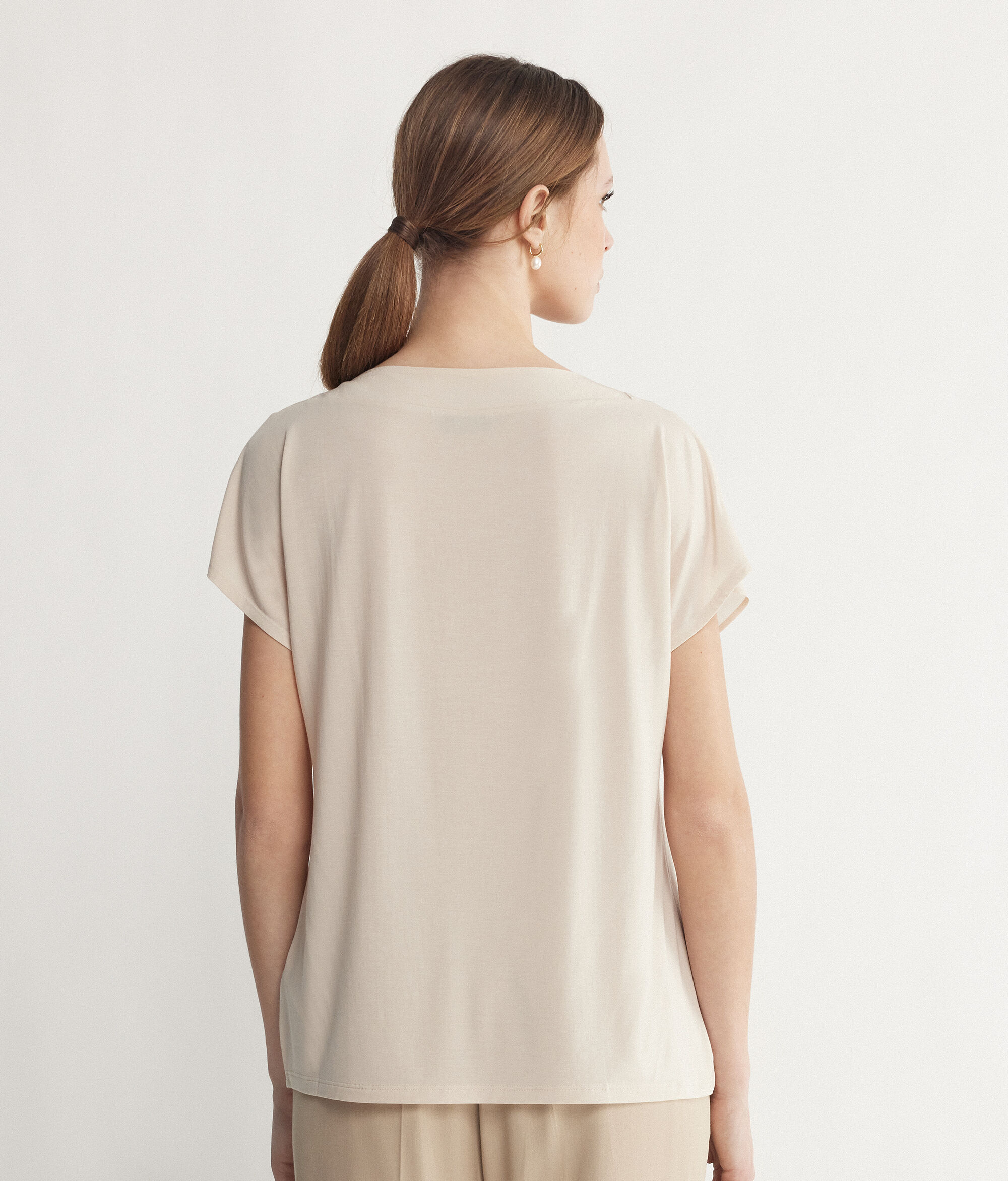 T-shirt Scollo Barchetta in Seta e Modal
