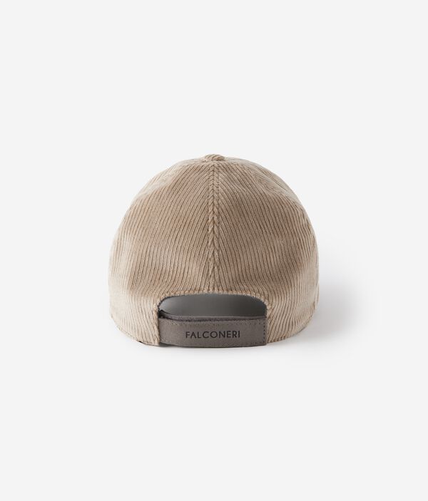 Бейсболка из велюра