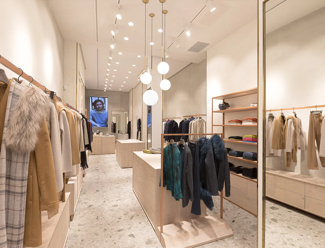 VALMONTONE OUTLET FALCONERI