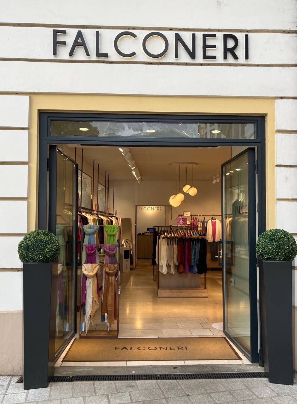 Falconeri INNSBRUCK MARIATHERESIEN ST 38