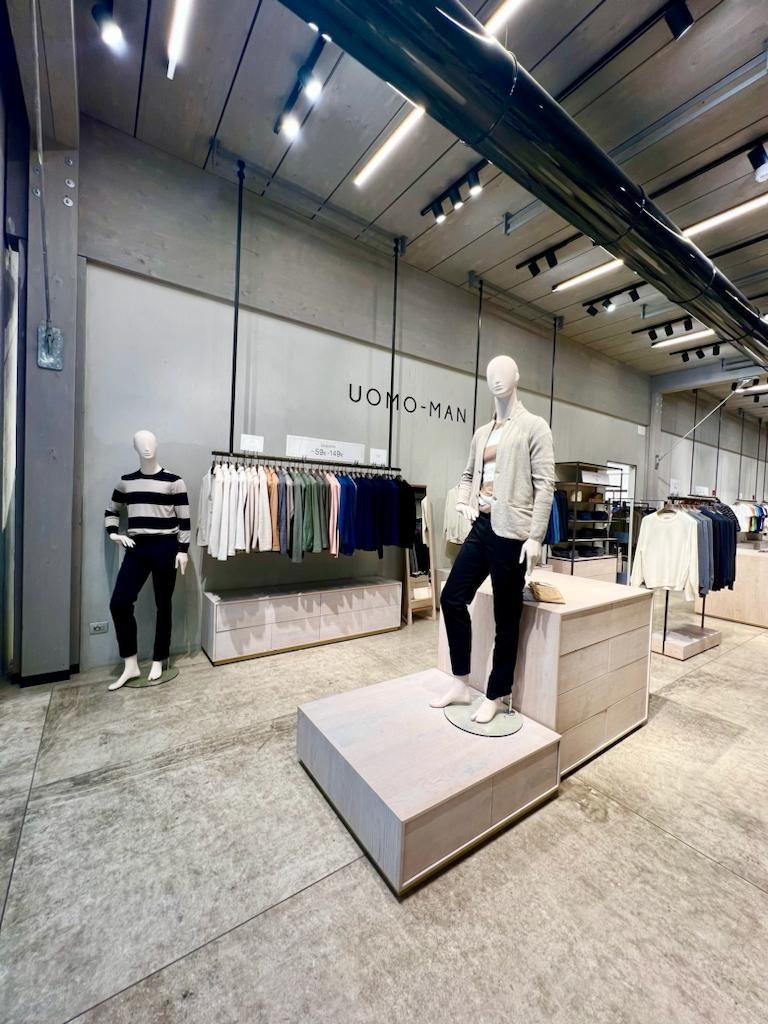 Kaschmir Bekleidungsgeschaft VIA DEL LAVORO 18 AVIO Falconeri