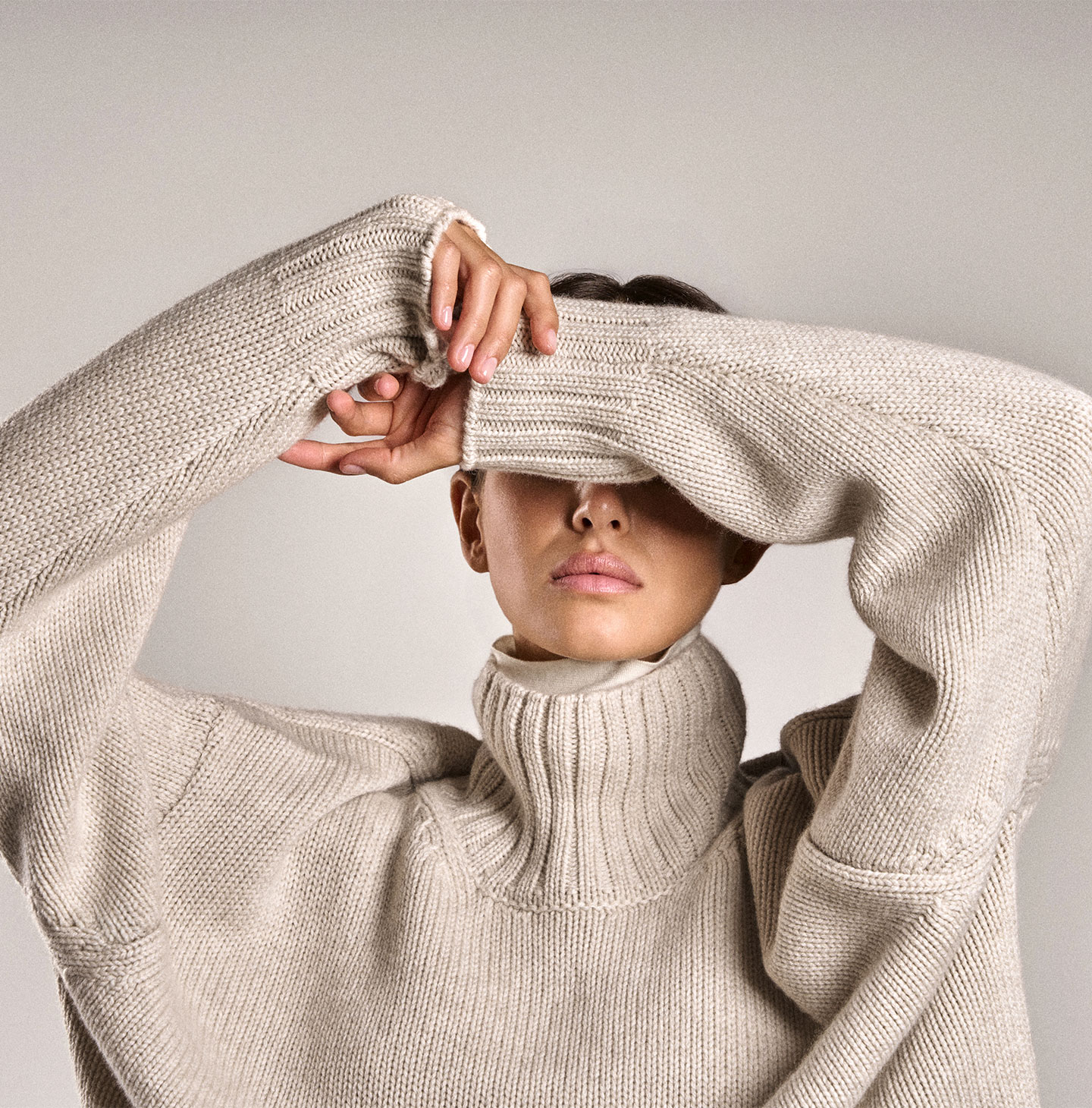 Visita il sito ufficiale Falconeri: Maglieria e Abbigliamento rigorosamente  Made in Italy. Scopri le collezioni Donna e Uomo in Cashmere, Lana e molti  altri filati di qualità.
